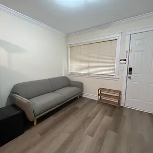 Apartment Private 1 Bed 1 Bath 15 Mins Yvr And Downtown 舒适安静, Vancouver