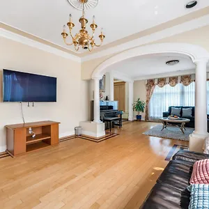 Homestay Luxurious Retreat - Private Bedroom In Shared House, Vancouver